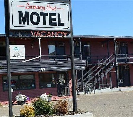 Queensway Court Motel Принс Джордж Екстериор снимка