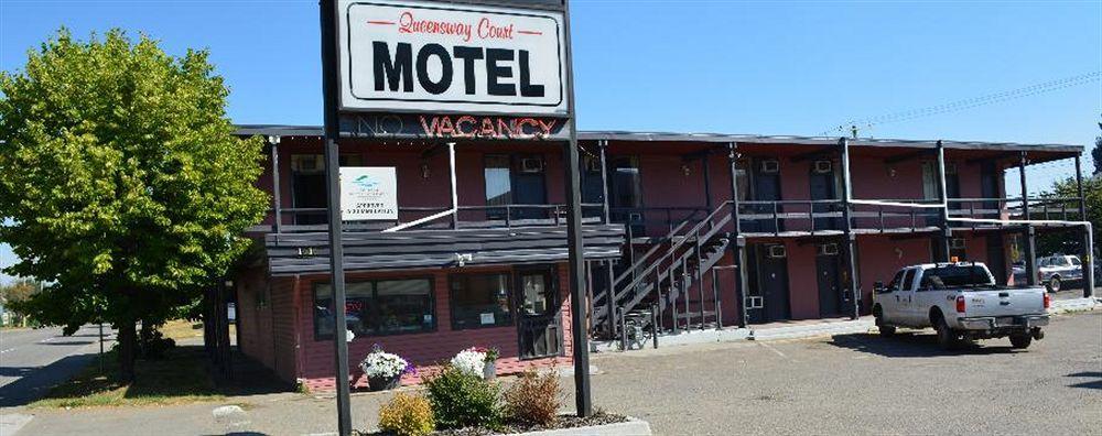 Queensway Court Motel Принс Джордж Екстериор снимка