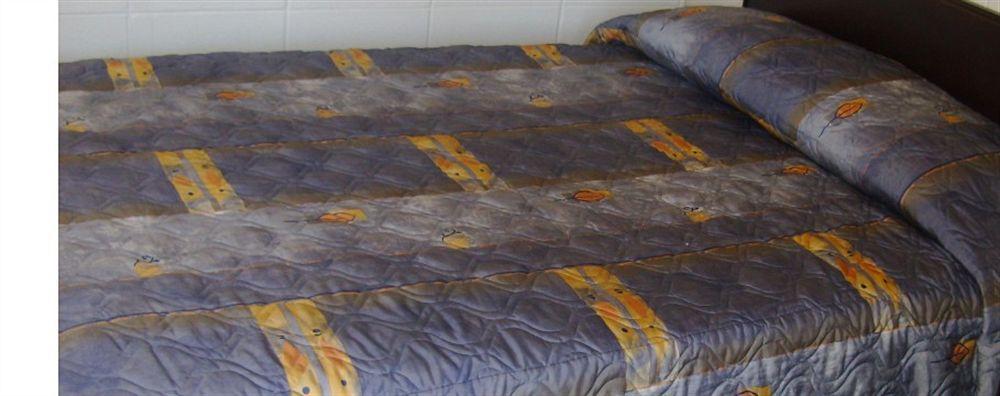 Queensway Court Motel Принс Джордж Екстериор снимка