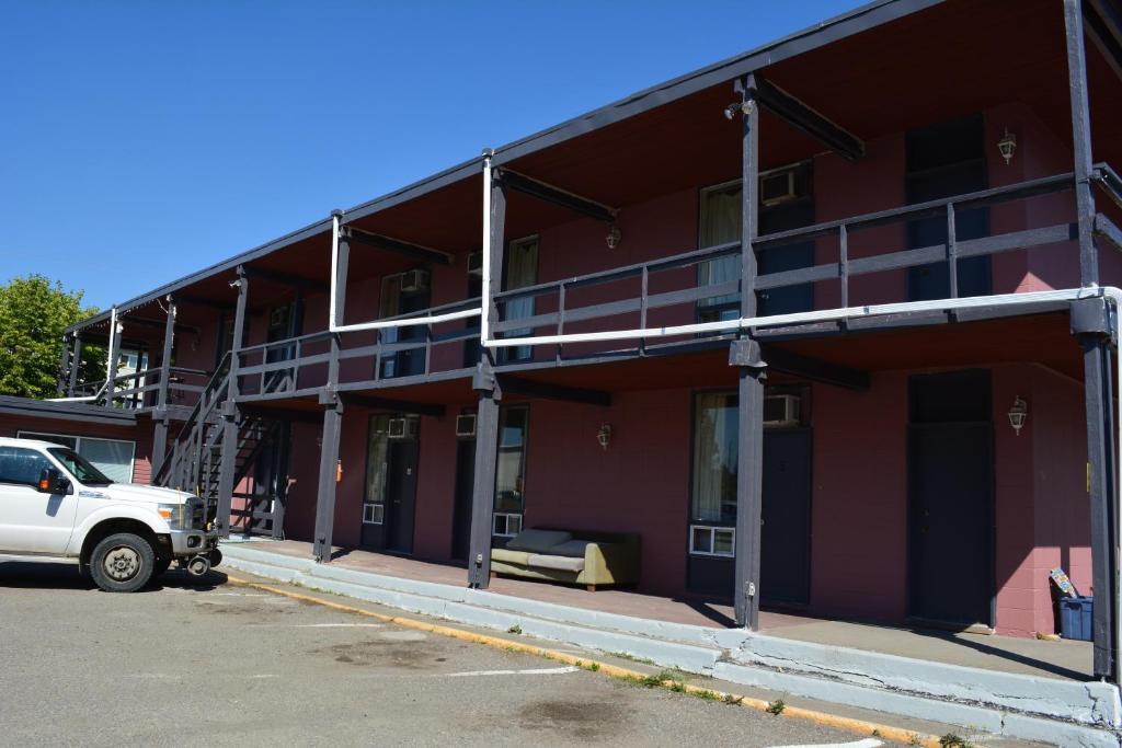 Queensway Court Motel Принс Джордж Екстериор снимка