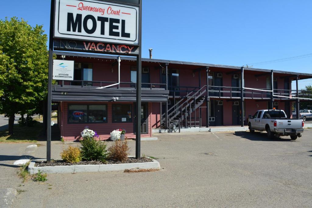 Queensway Court Motel Принс Джордж Екстериор снимка