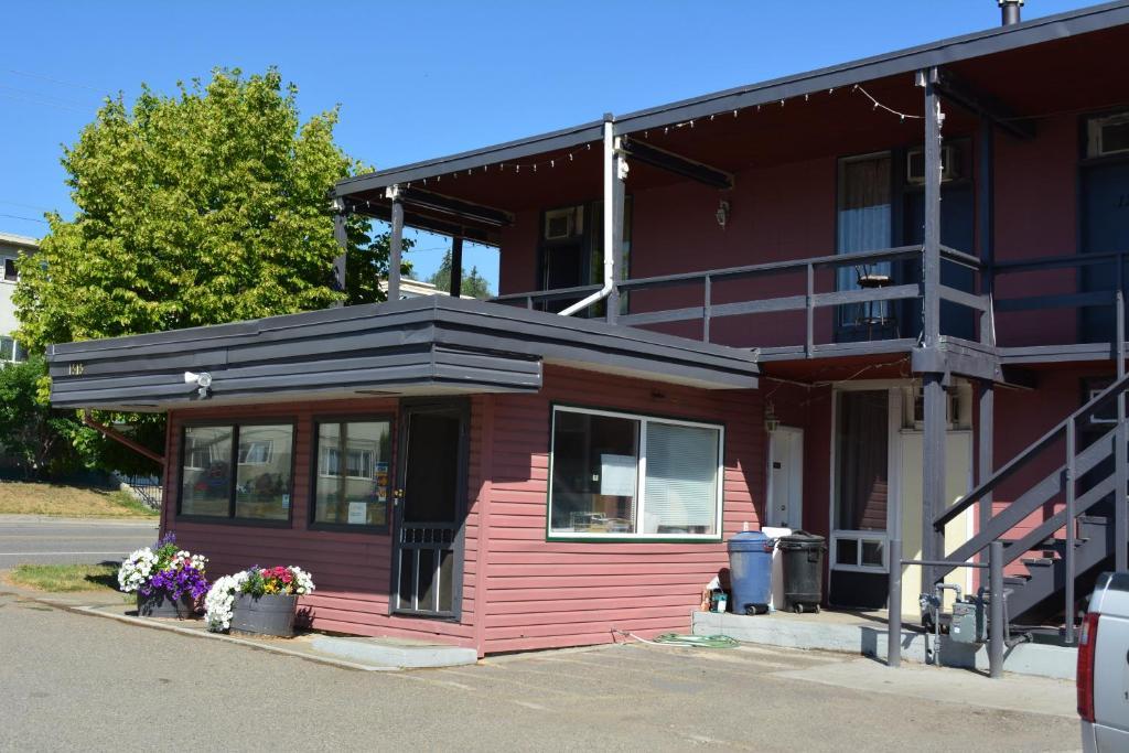 Queensway Court Motel Принс Джордж Екстериор снимка